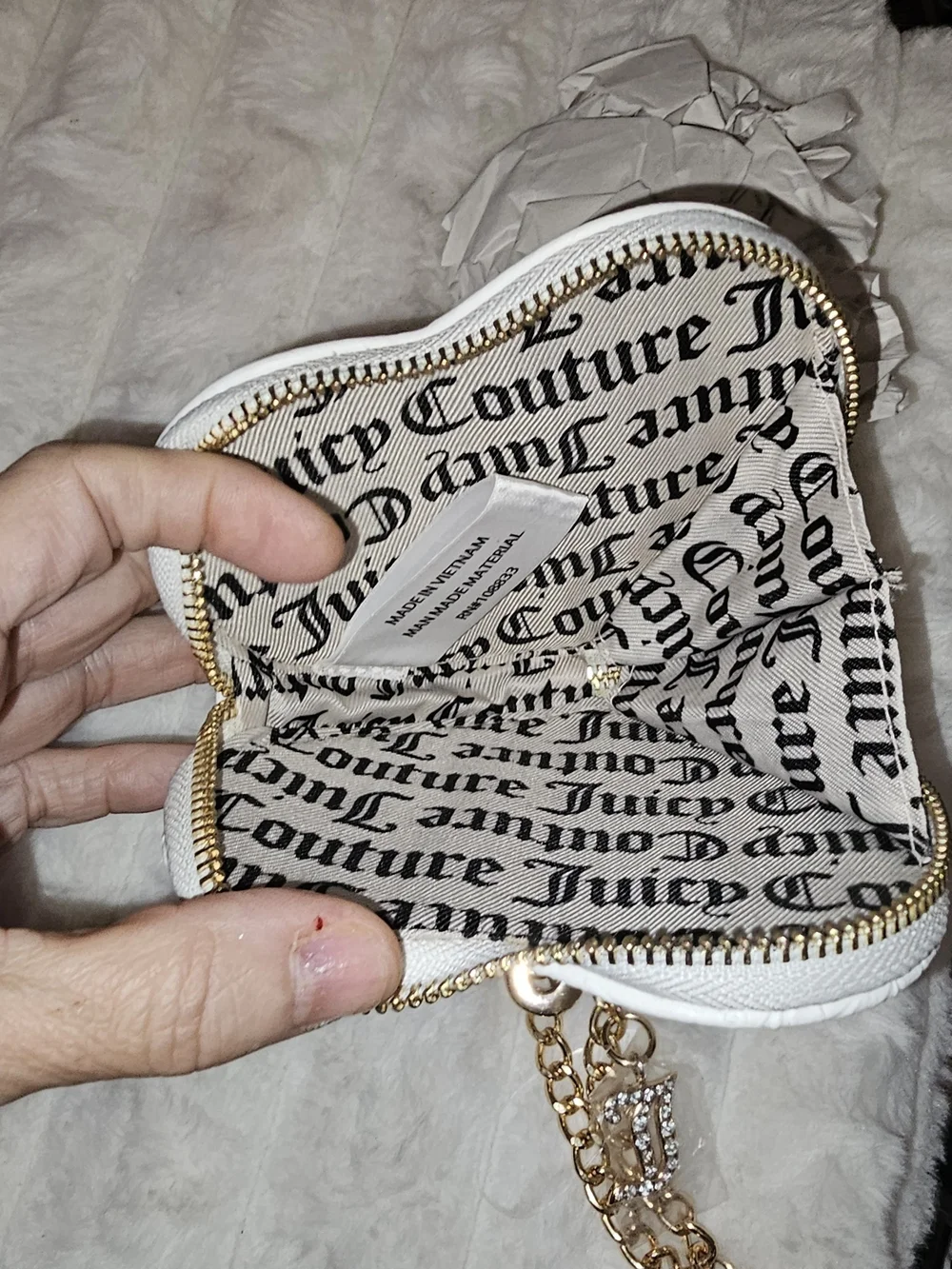 Juicy Couture White Heart Crossbody Bag with Gold Chain